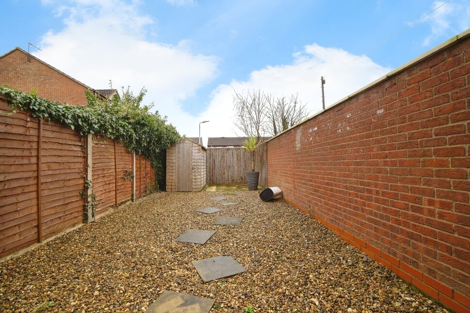 2 bedroom End Terrace House for sale, Cundall Close, Hull, HU9 £110,000