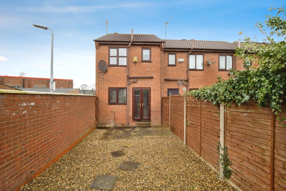 2 bedroom End Terrace House for sale, Cundall Close, Hull, HU9 £110,000