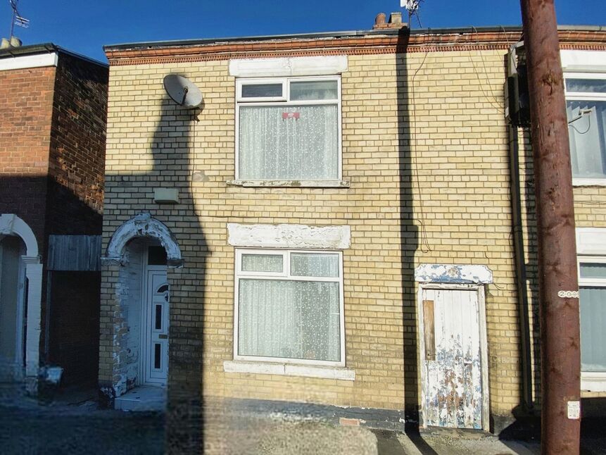 3 bedroom Mid Terrace House for sale, Egton Street, Hull, HU8 £68,000