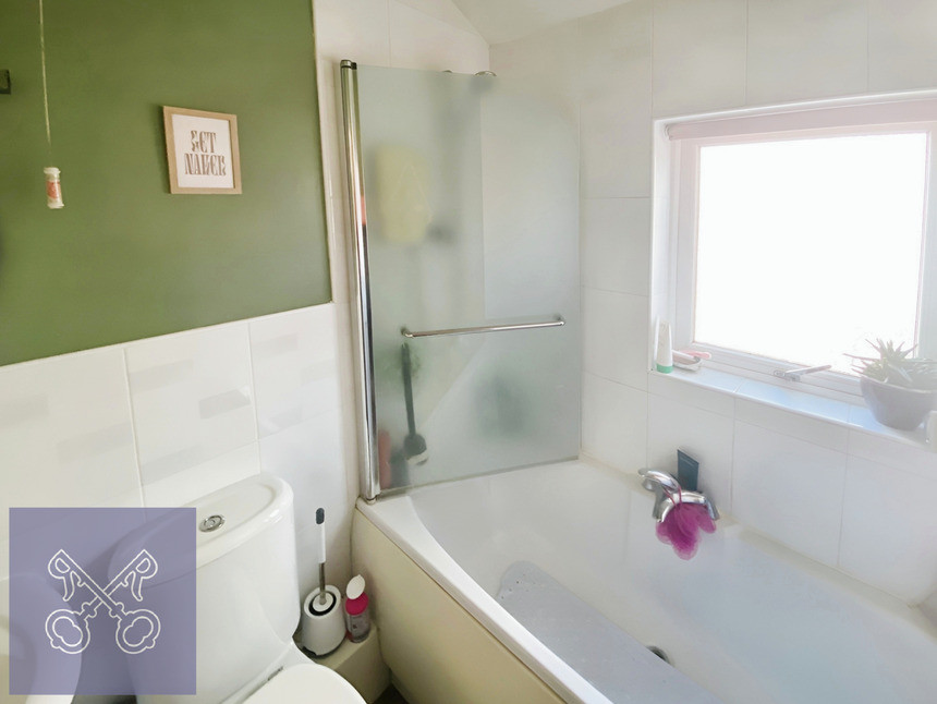 3 bedroom Mid Terrace House for sale, Summergangs Road, Hull, HU8 £