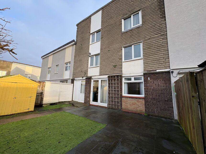 5 bedroom Mid Terrace House for sale