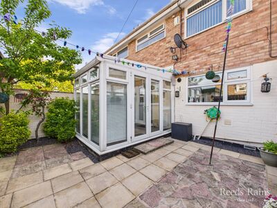 4 bedroom Mid Terrace House for sale