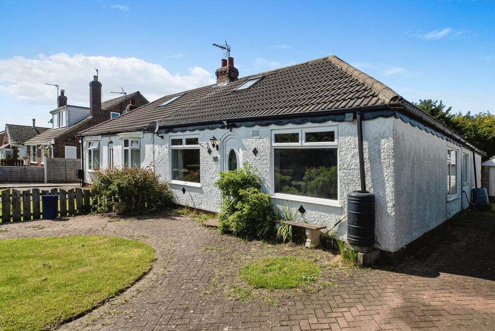 3 bedroom Semi Detached House for sale, Simpson Crescent, Hull, HU8 £190,000