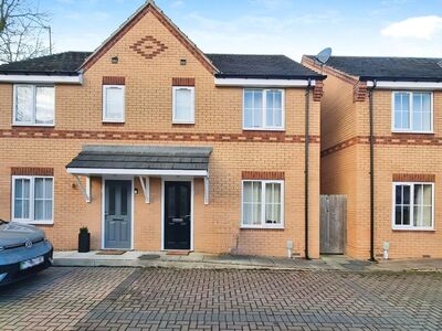 3 bedroom Semi Detached House to rent