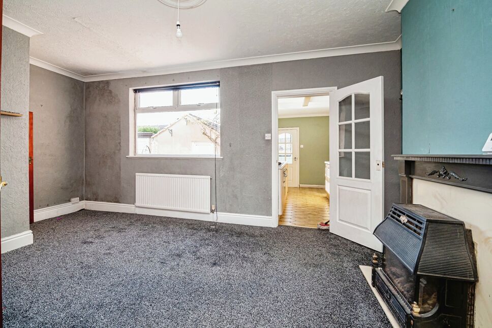 4 bedroom Semi Detached House for sale, Gillshill Road, Hull, HU8 £