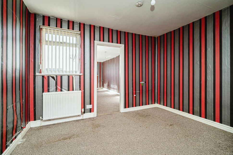 4 bedroom Semi Detached House for sale, Gillshill Road, Hull, HU8 £