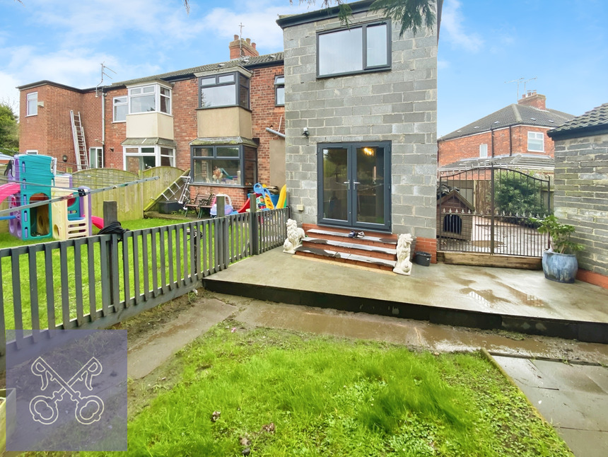 4 bedroom Semi Detached House for sale, Riversdale Road, Hull, HU6 £220,000