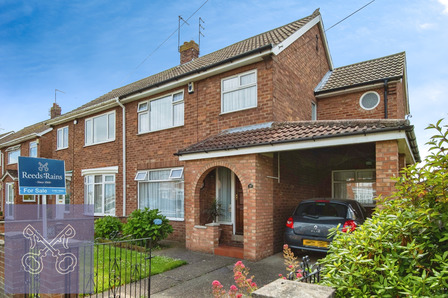 Dawnay Road, 4 bedroom Semi Detached House for sale, £190,000