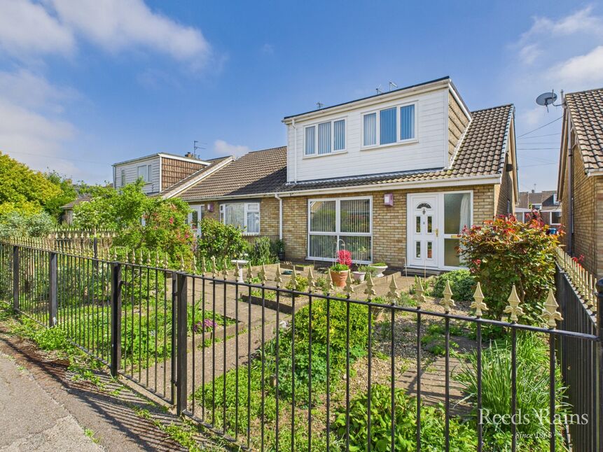 Main image of 4 bedroom Semi Detached Bungalow for sale, Grizedale, Hull, East Yorkshire, HU7