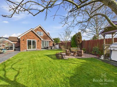 The Green, 4 bedroom Detached House for sale, &pound;455,000