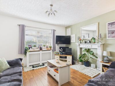 Station Road, 4 bedroom Detached House for sale, £250,000