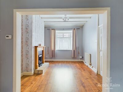 2 bedroom End Terrace House for sale