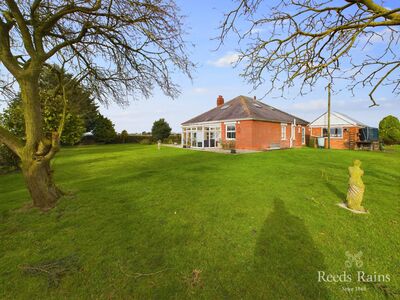 5 bedroom Detached Bungalow for sale