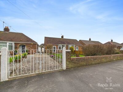 2 bedroom Semi Detached Bungalow for sale