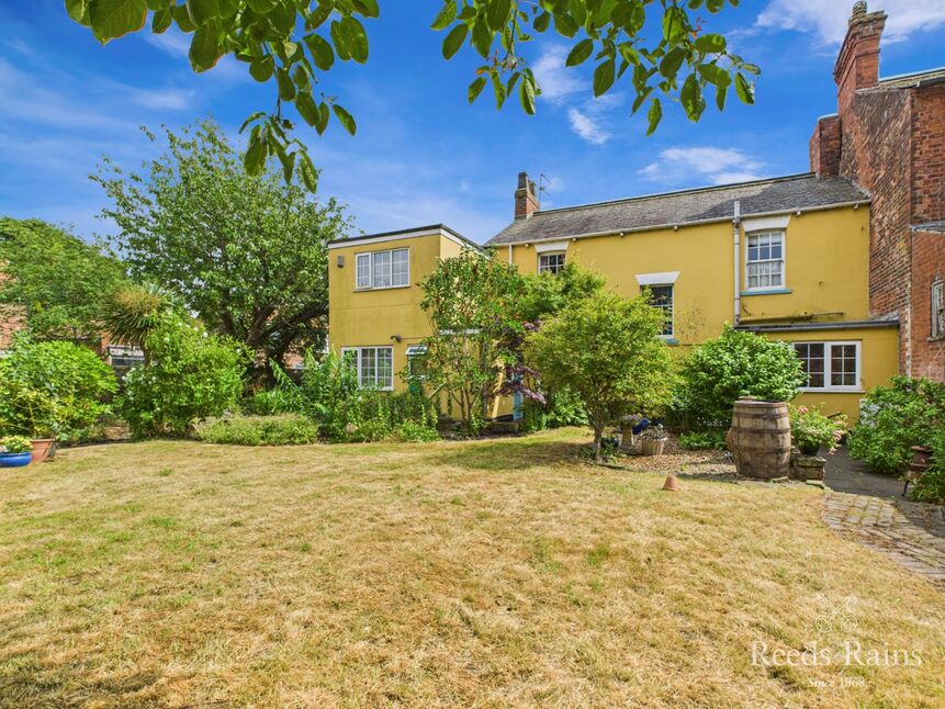 5 bedroom Semi Detached House for sale