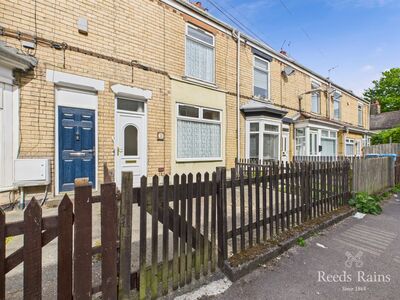 2 bedroom Mid Terrace House for sale