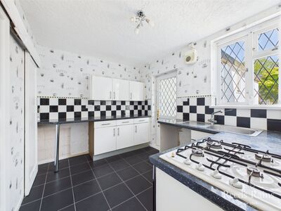 3 bedroom Mid Terrace House for sale