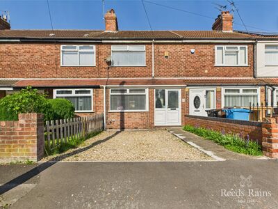 Harewood Avenue, 2 bedroom Mid Terrace House for sale, £130,000