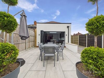4 bedroom End Terrace House for sale