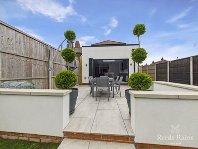 4 bedroom End Terrace House for sale