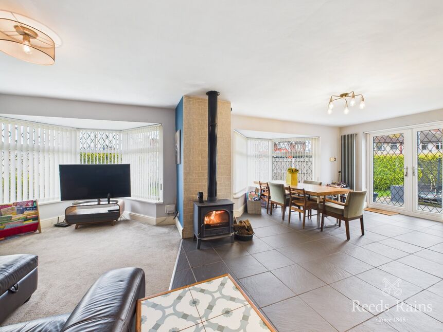 Kitchen / Family / Dining