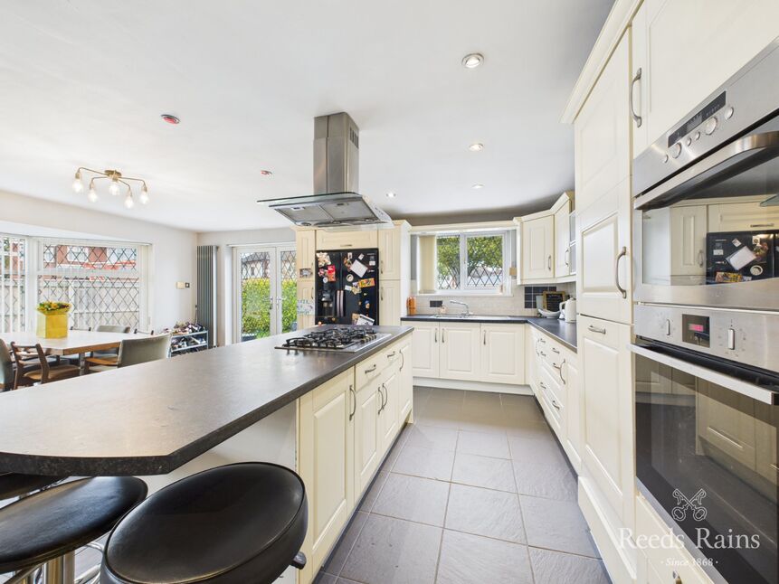 Kitchen / Family / Dining