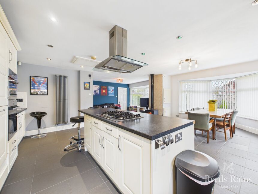 Kitchen / Family / Dining