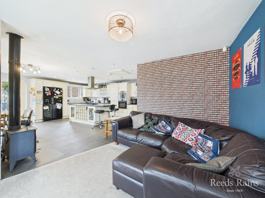 Kitchen / Family / Dining