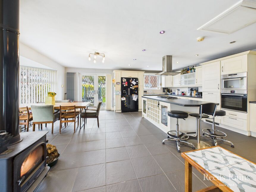 Kitchen / Family / Dining