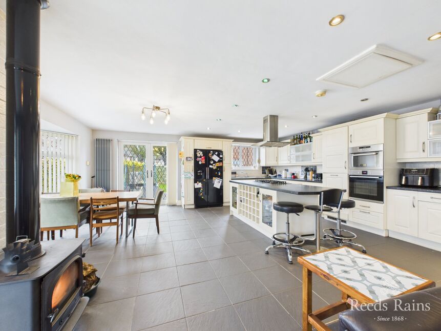 Kitchen / Family / Dining