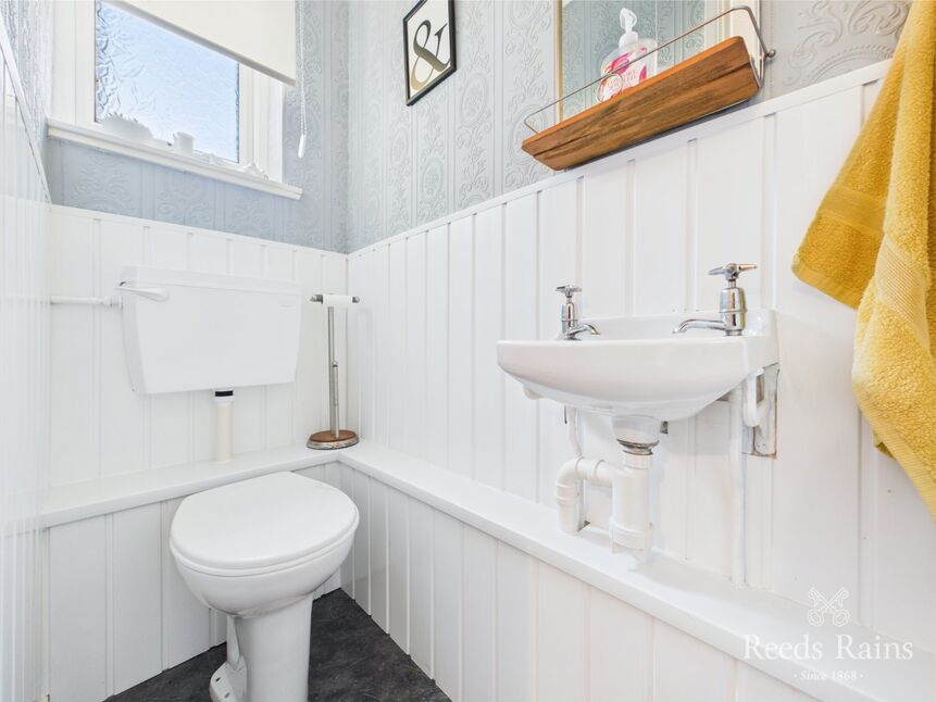 Cloakroom / WC