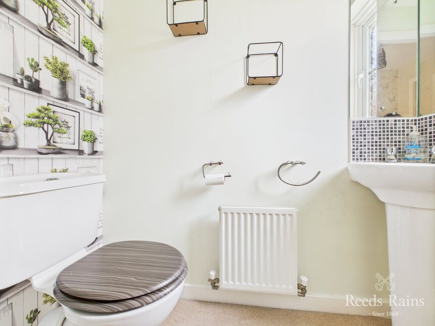 Cloakroom / WC