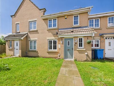 3 bedroom Mid Terrace House for sale