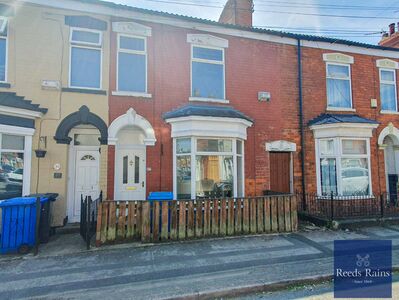 3 bedroom Mid Terrace House to rent
