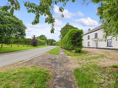 Back Lane, 4 bedroom Detached House for sale, £645,000