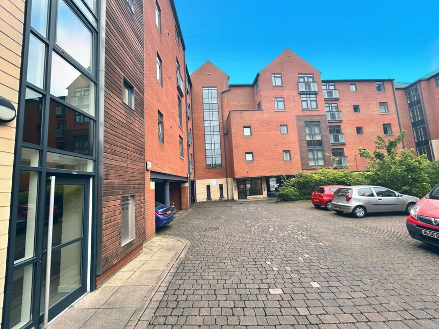 Main image of 2 bedroom Flat for sale, High Street, Hull, East Yorkshire, HU1