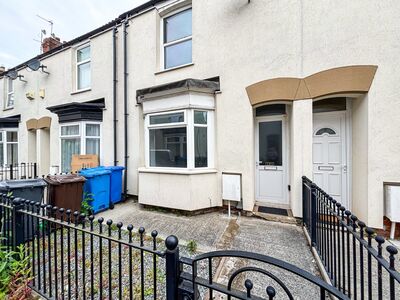 West Park Grove, 3 bedroom Mid Terrace House to rent, £725 pcm