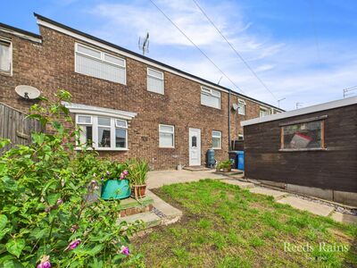 3 bedroom Mid Terrace House for sale