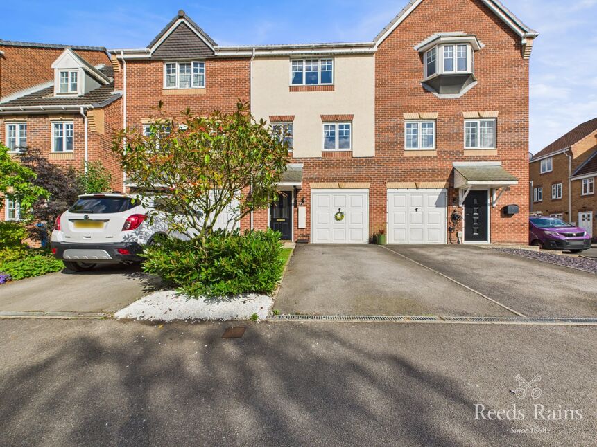 3 bedroom Mid Terrace House for sale