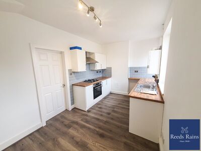 2 bedroom Mid Terrace House to rent