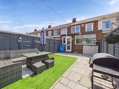 3 bedroom Mid Terrace House for sale