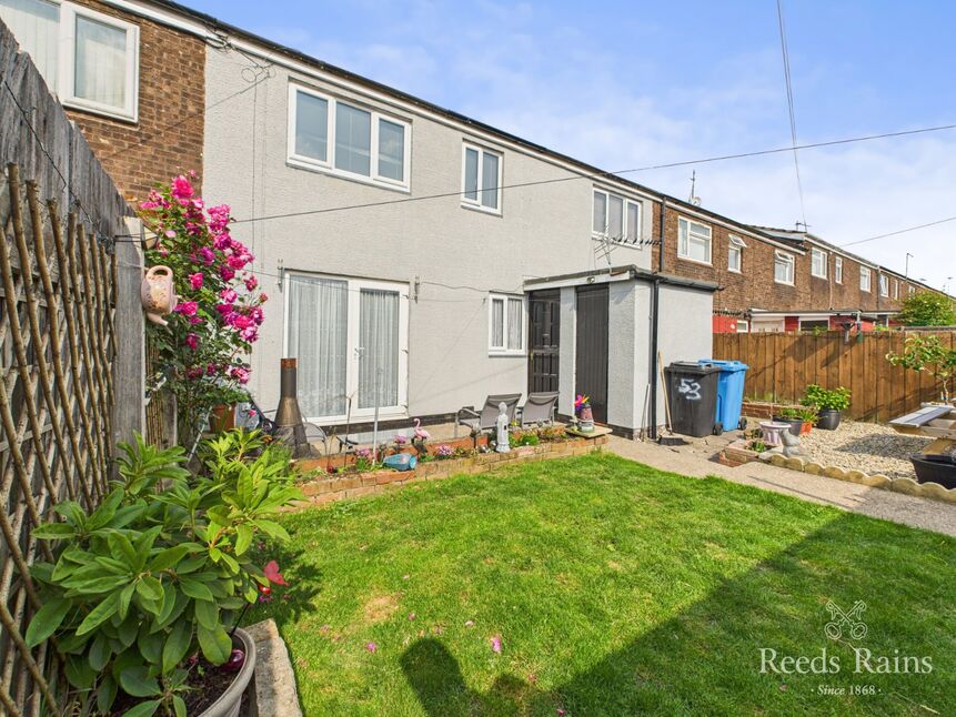3 bedroom Mid Terrace House for sale