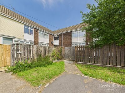 Mullion Close, 1 bedroom  Flat for sale, £40,000