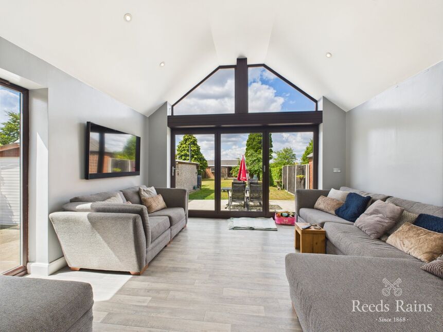 Main image of 2 bedroom Detached Bungalow for sale, Ganstead Lane, Ganstead, Hull, HU11