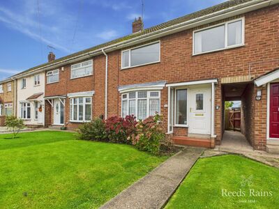 3 bedroom Mid Terrace House for sale