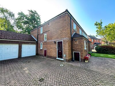 2 bedroom End Terrace Flat to rent
