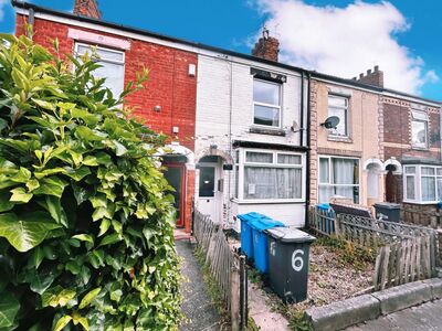 2 bedroom Mid Terrace House for sale