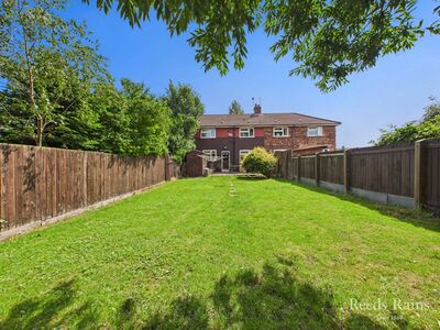 3 bedroom Mid Terrace House for sale