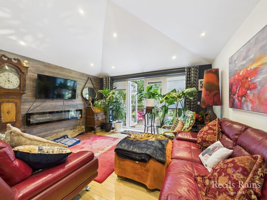 Main image of 3 bedroom Mid Terrace House for sale, Acacia Drive, Hull, East Yorkshire, HU8