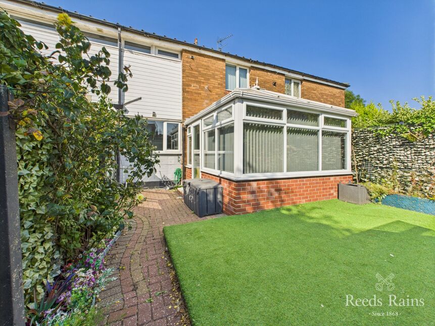 3 bedroom Mid Terrace House for sale